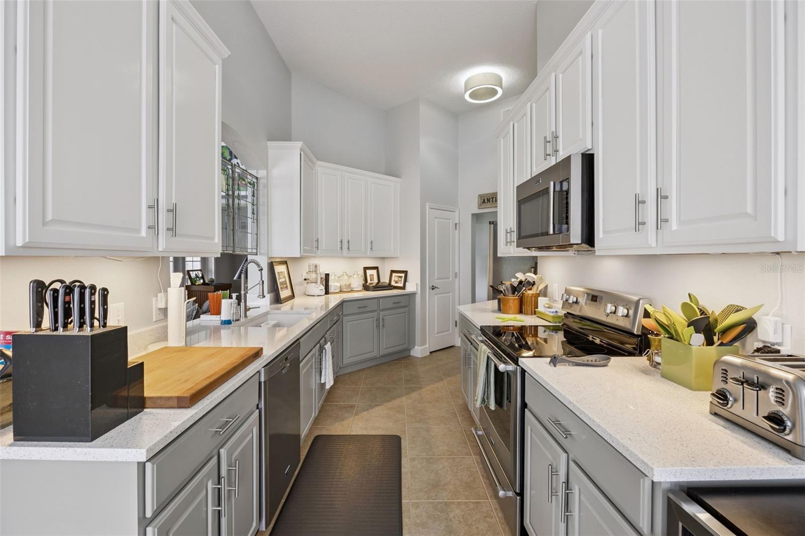 ARTISAN CLUB CONDO - Residential