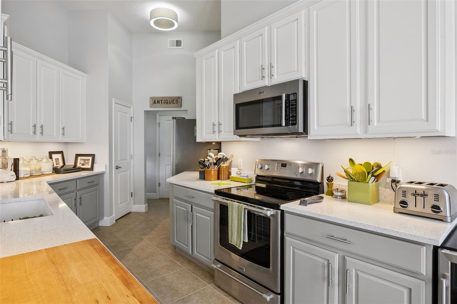 ARTISAN CLUB CONDO - Residential