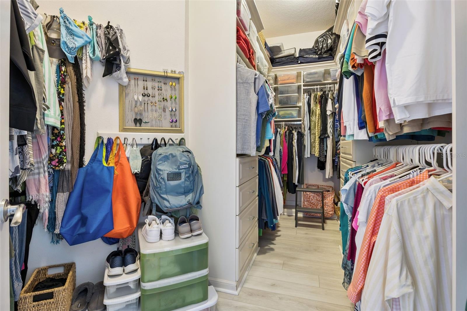 ARTISAN CLUB CONDO - Residential