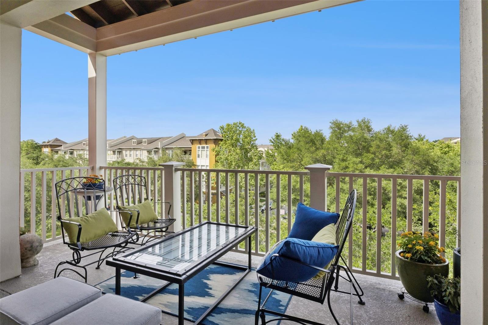 ARTISAN CLUB CONDO - Residential