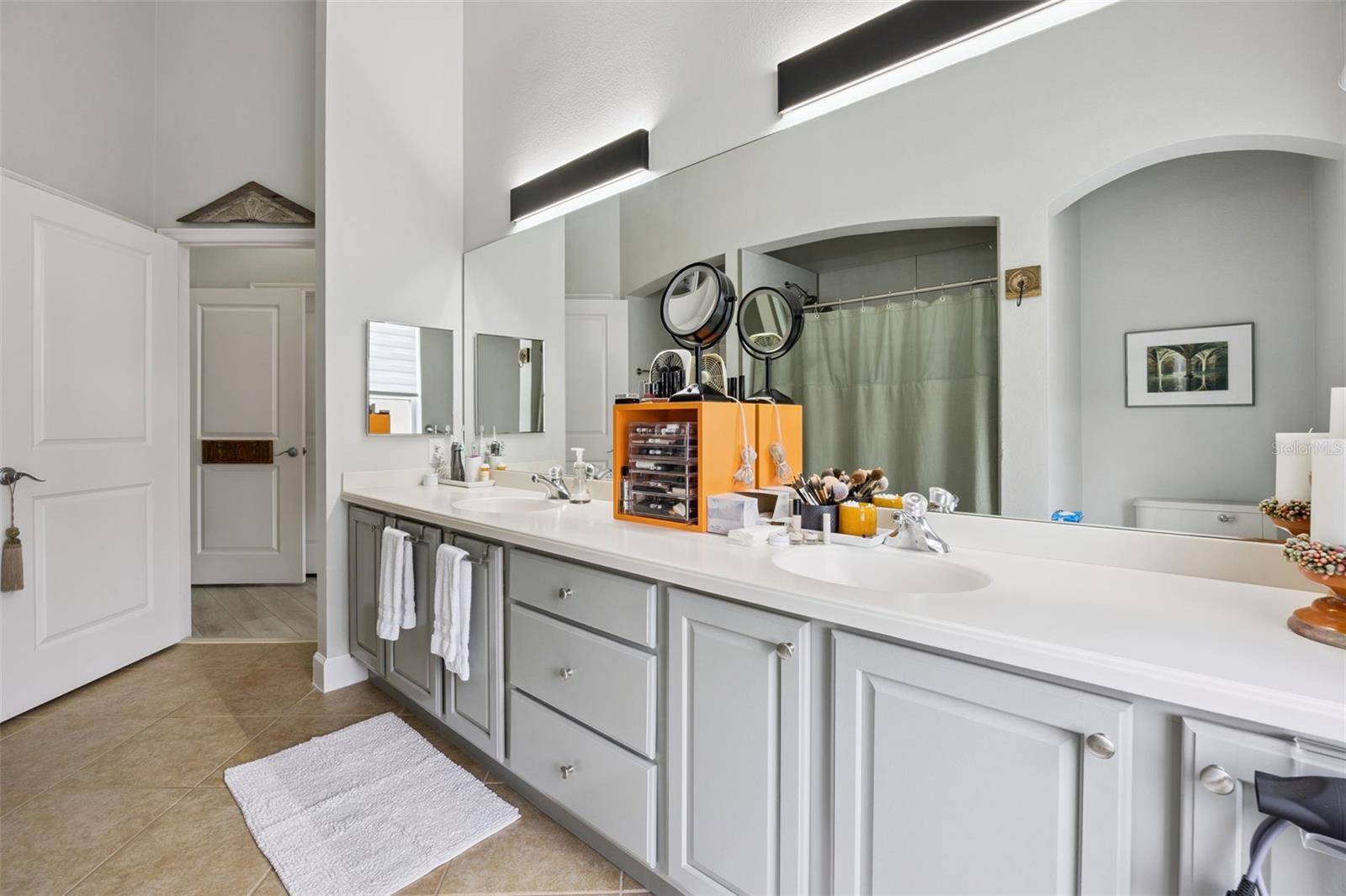 ARTISAN CLUB CONDO - Residential