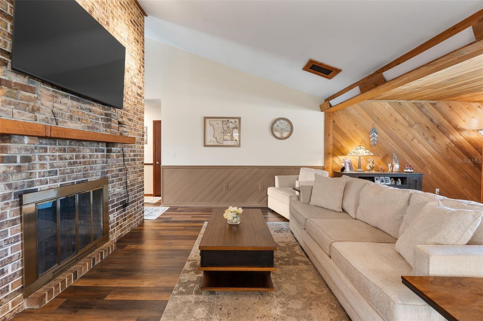 5111 FERNBROOK LANE