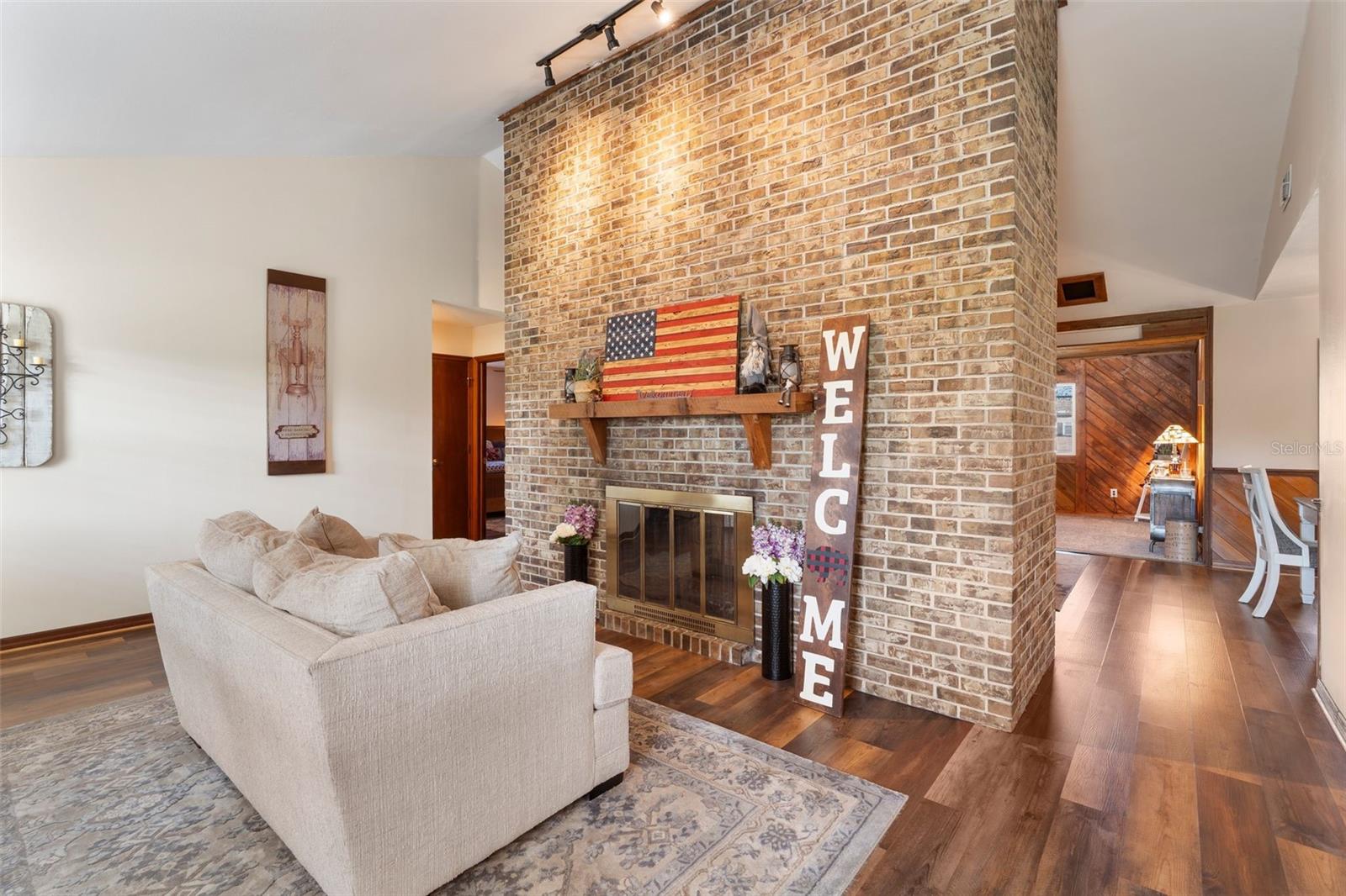 5111 FERNBROOK LANE