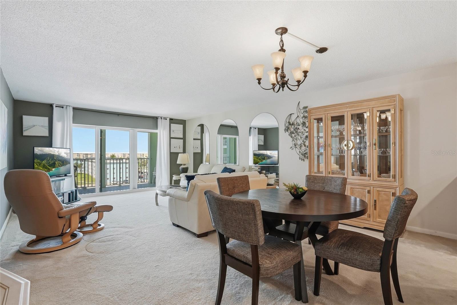 THREE PALMS POINTE CONDO - Residential