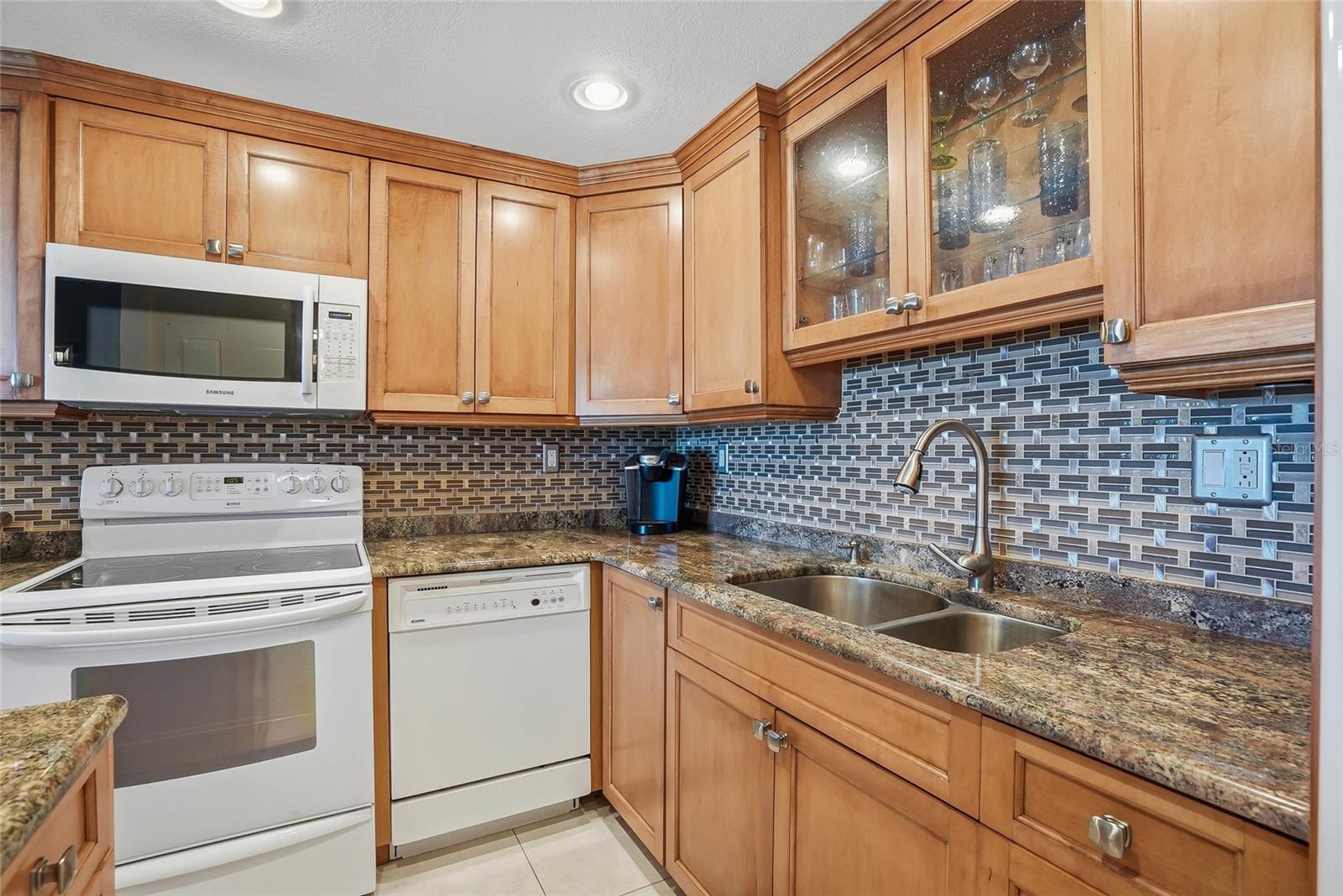 THREE PALMS POINTE CONDO - Residential