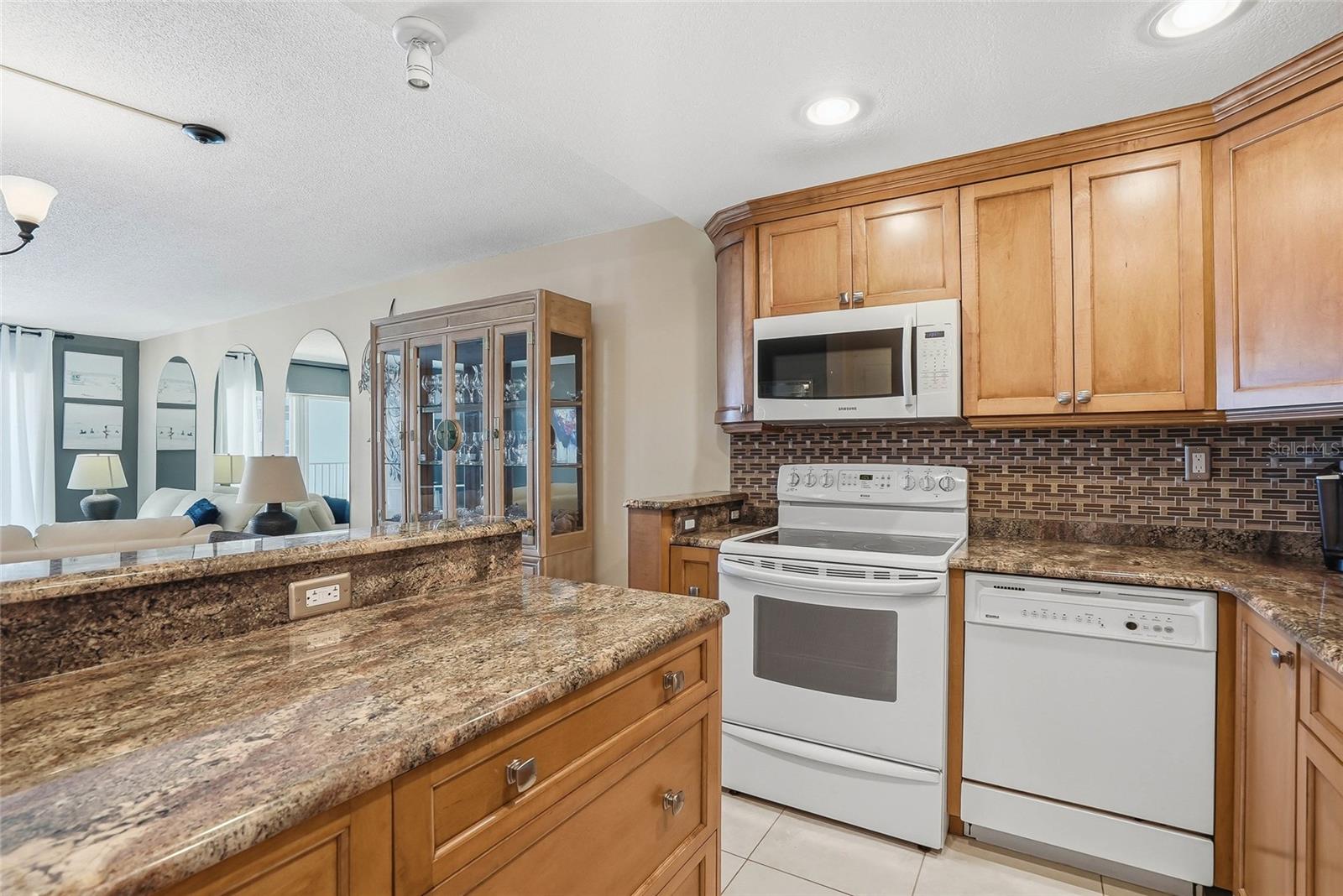 THREE PALMS POINTE CONDO - Residential