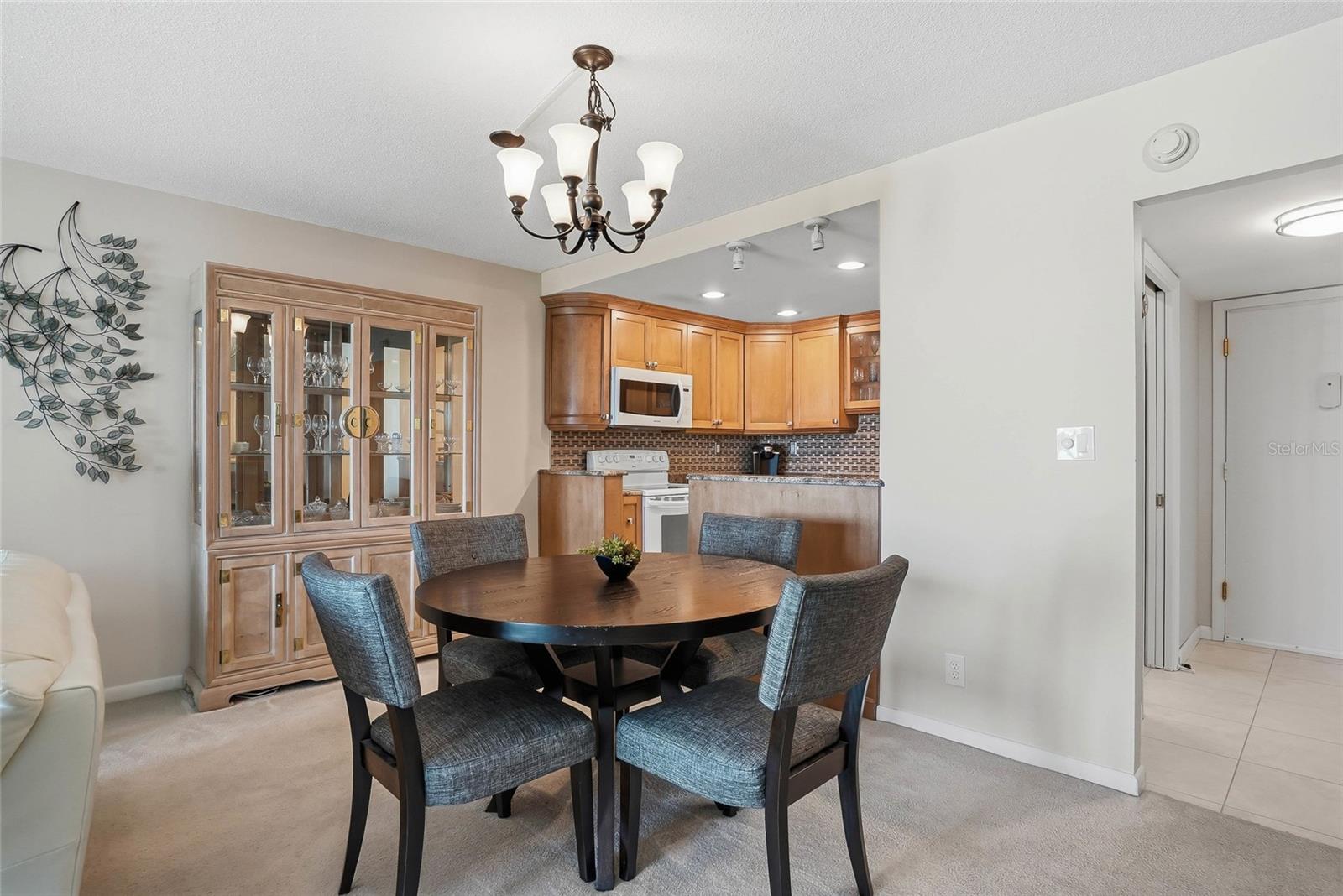 THREE PALMS POINTE CONDO - Residential