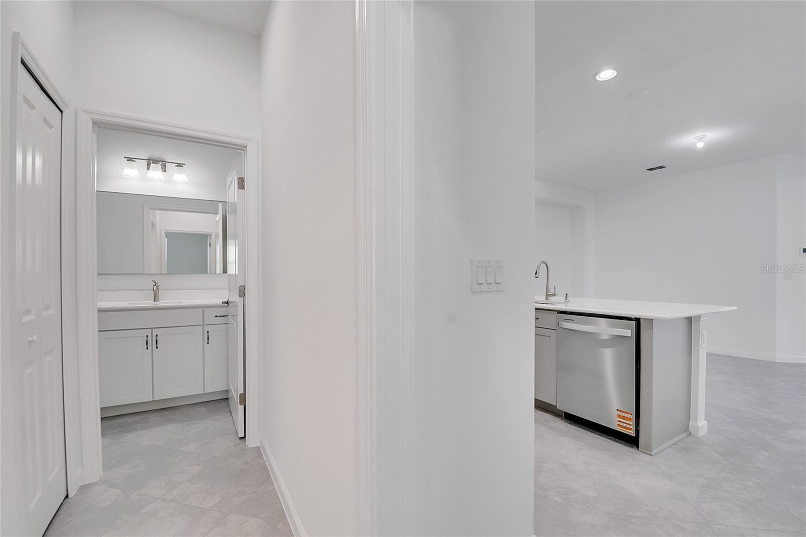 LATITUDE/DAYTONA BEACH PH 1 - Residential Lease