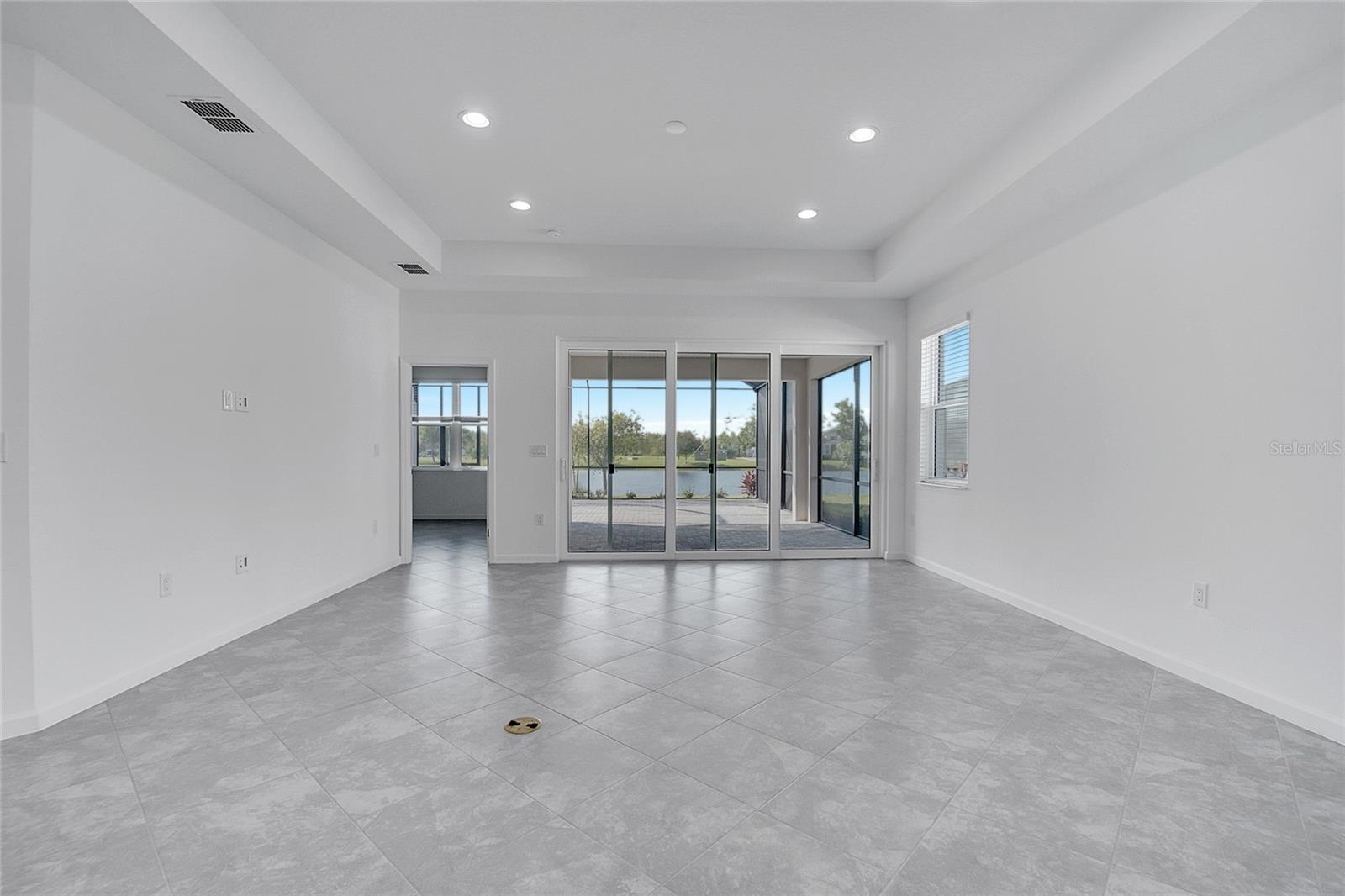 LATITUDE/DAYTONA BEACH PH 1 - Residential Lease