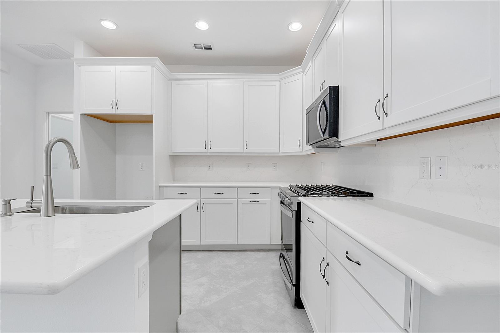 LATITUDE/DAYTONA BEACH PH 1 - Residential Lease