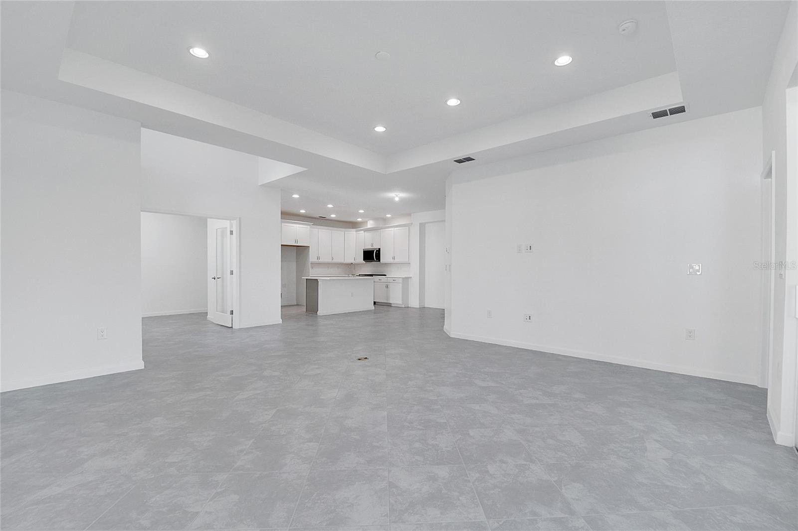 LATITUDE/DAYTONA BEACH PH 1 - Residential Lease