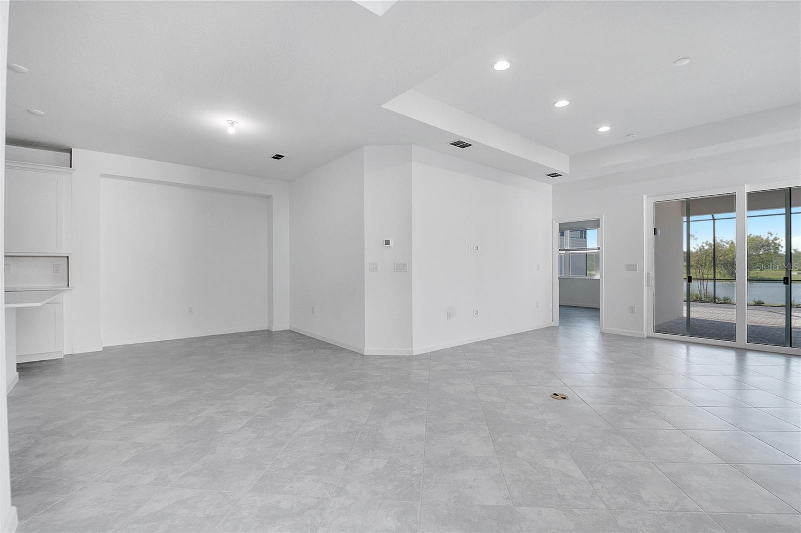 LATITUDE/DAYTONA BEACH PH 1 - Residential Lease