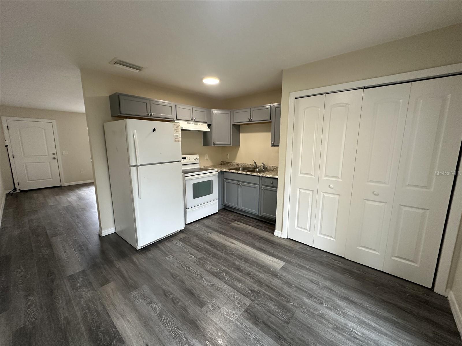 SUNSET TERRACE SUB - Residential Lease