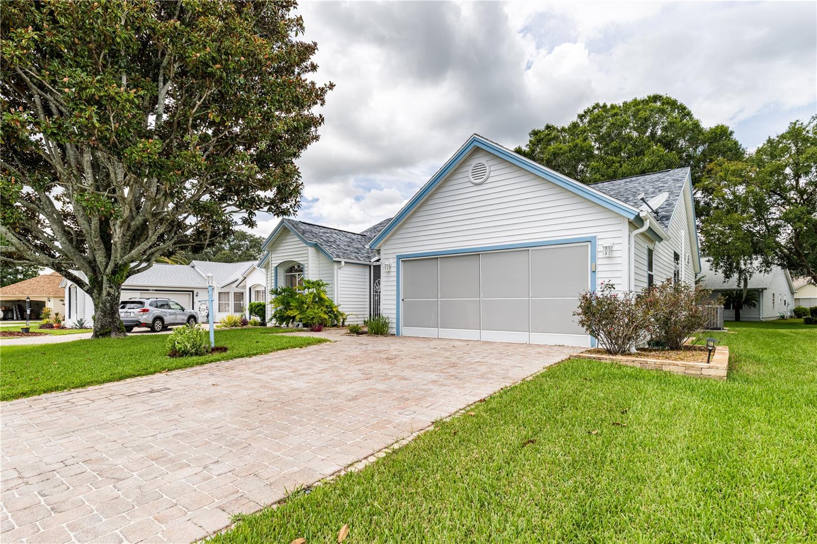 1009 LA MESA LANE