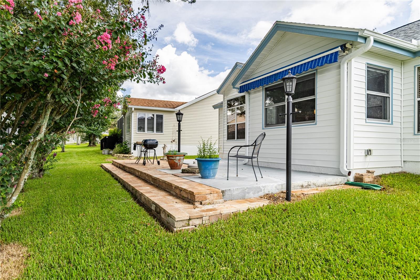 1009 LA MESA LANE