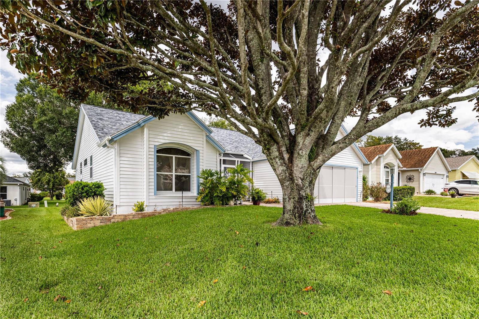 1009 LA MESA LANE
