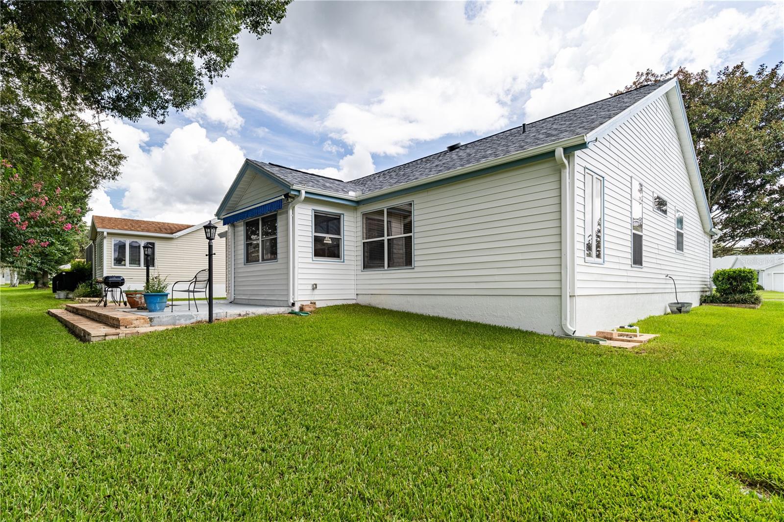 1009 LA MESA LANE