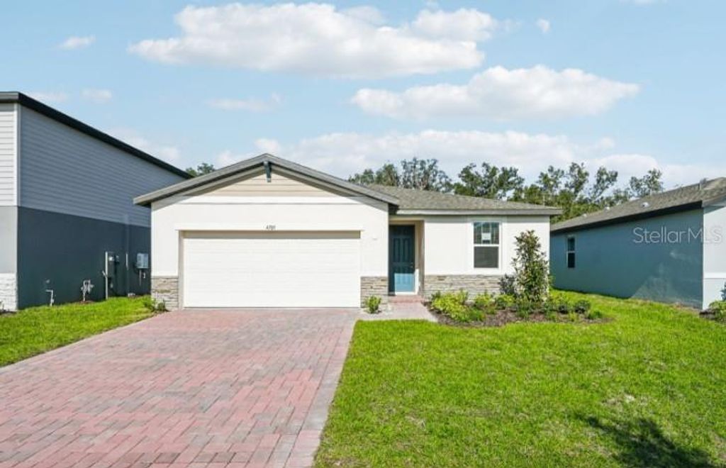 Photo of 4709 Jasmine Circle, Leesburg, FL 34748 (MLS # O6351532)