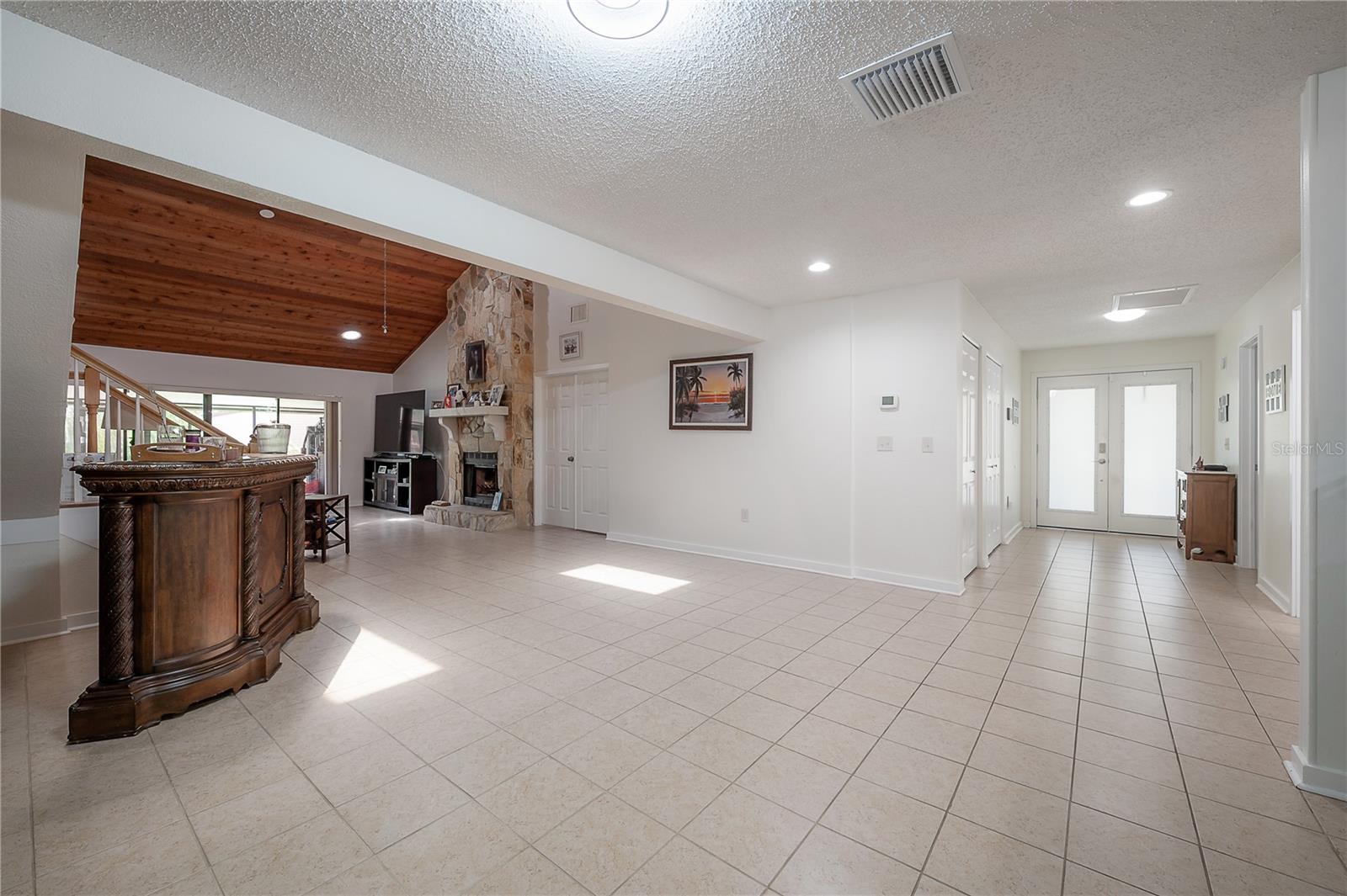 13851 LAKE POINT DRIVE