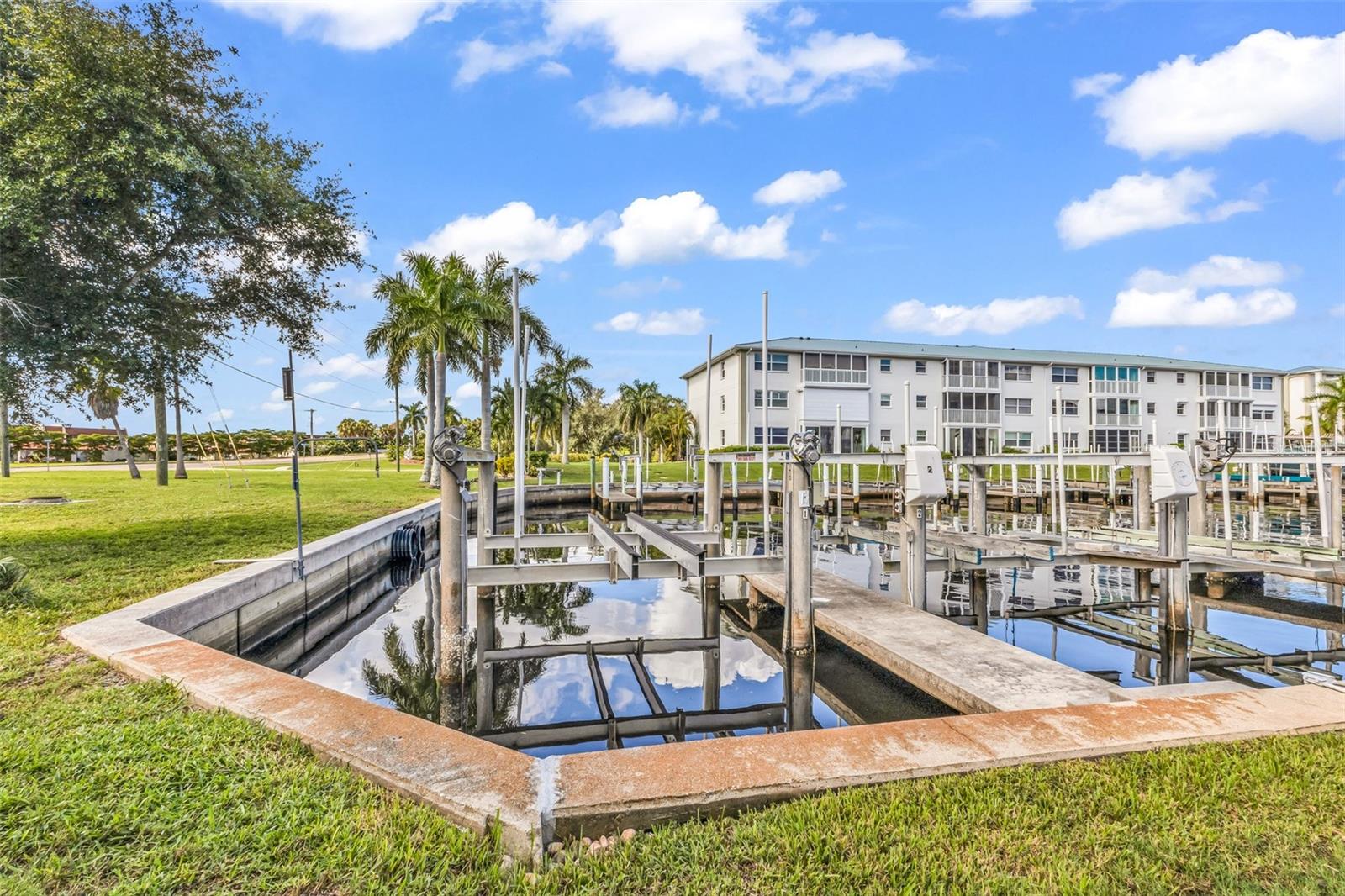 1250 W MARION AVENUE 141