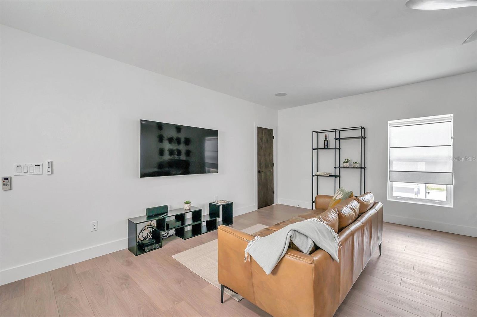 ST PETERSBURG INVESTMENT CO SUB - Residential Lease