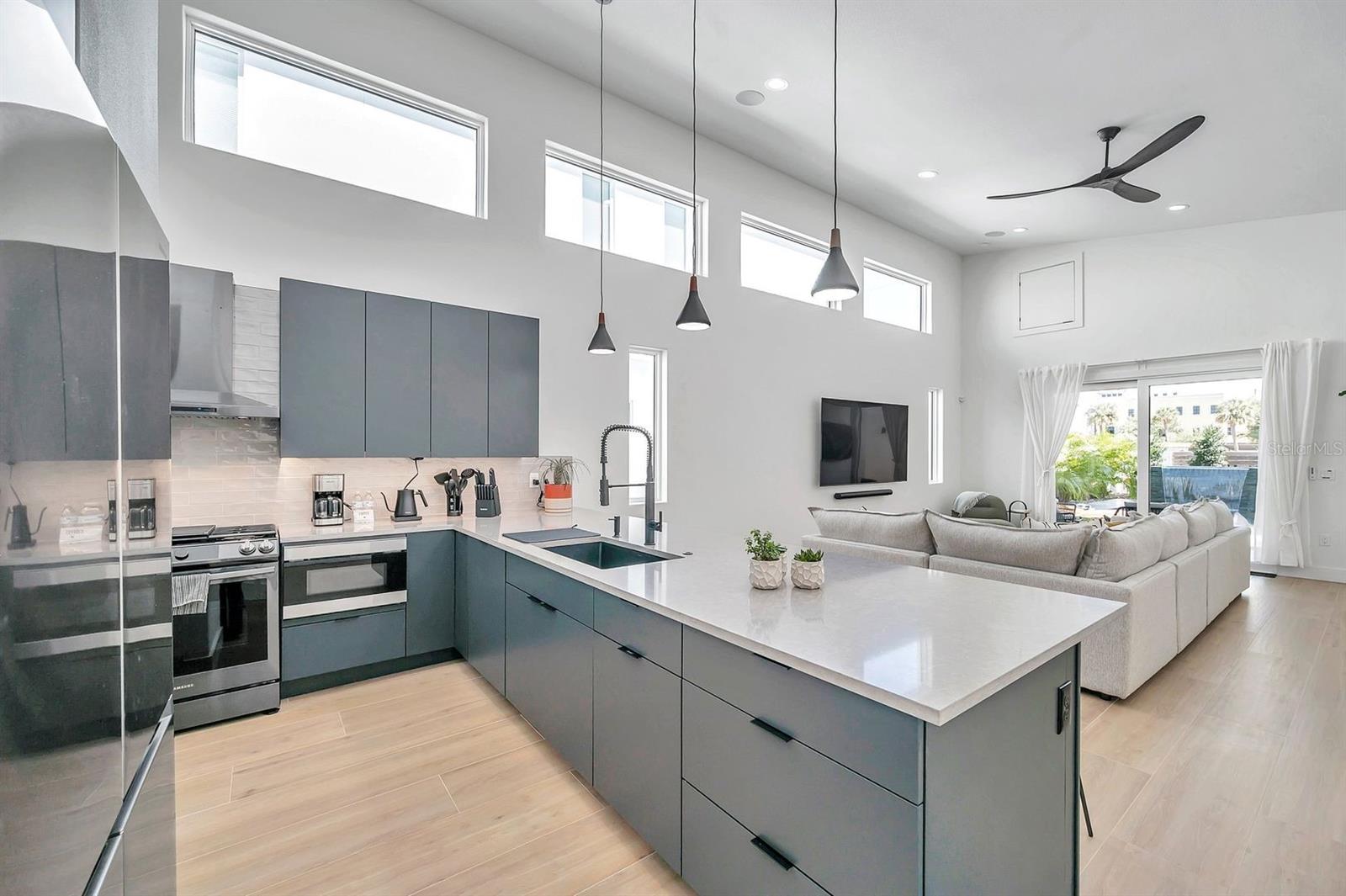 ST PETERSBURG INVESTMENT CO SUB - Residential Lease