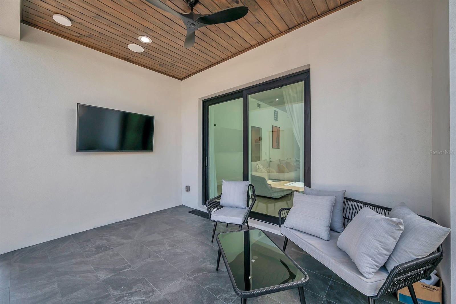 ST PETERSBURG INVESTMENT CO SUB - Residential Lease