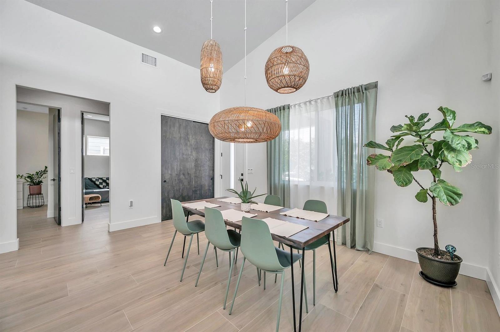 ST PETERSBURG INVESTMENT CO SUB - Residential Lease