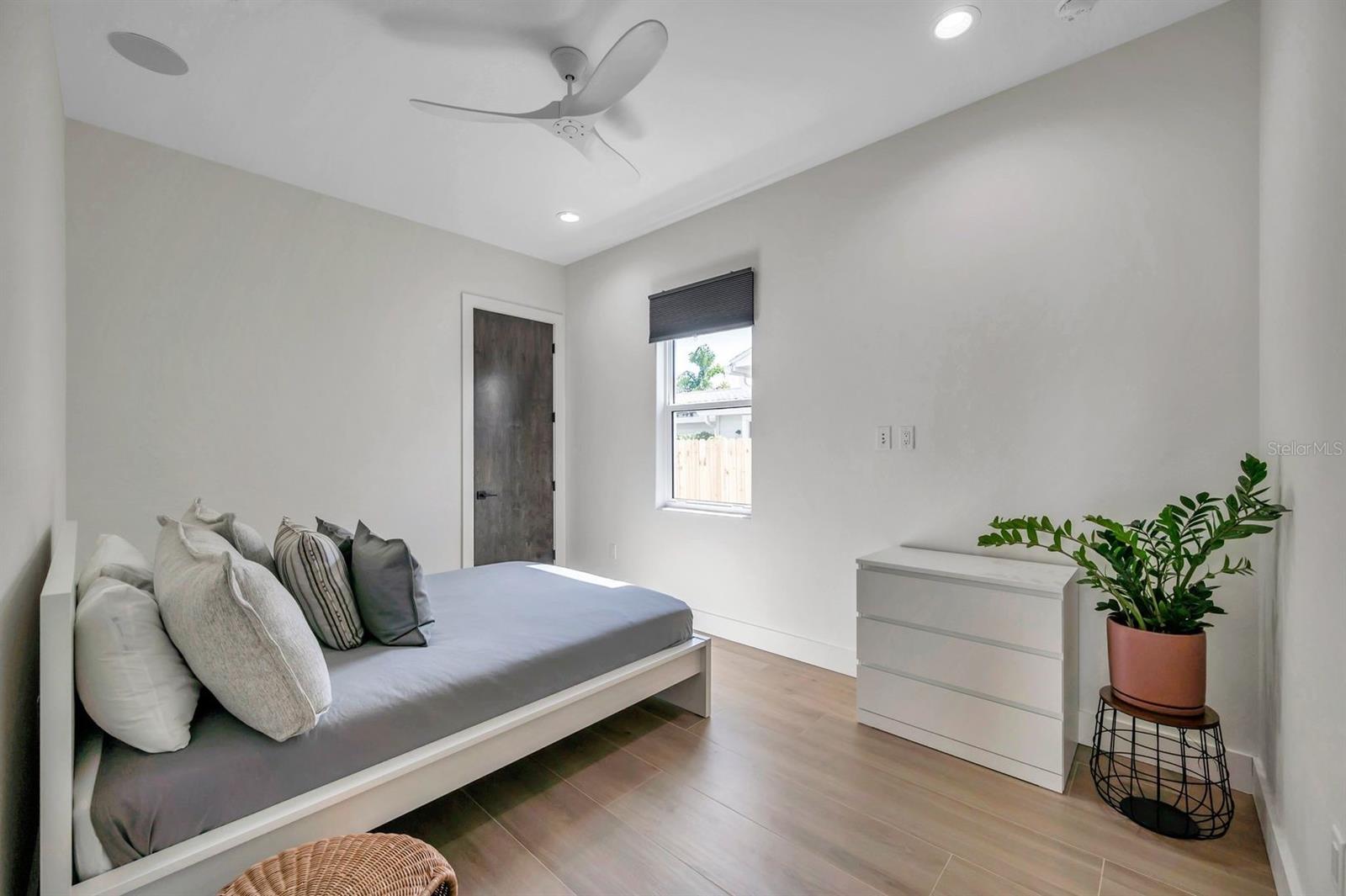 ST PETERSBURG INVESTMENT CO SUB - Residential Lease