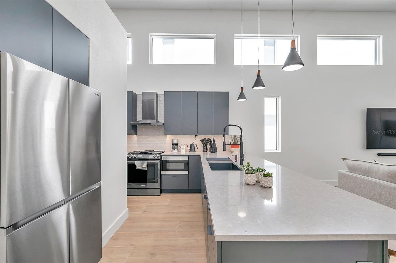 ST PETERSBURG INVESTMENT CO SUB - Residential Lease