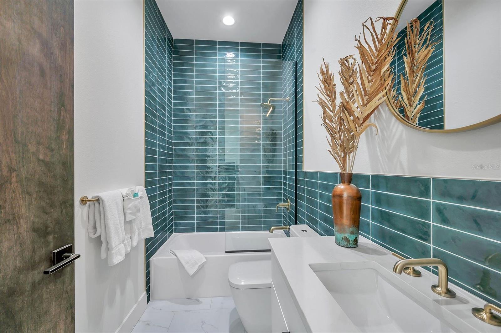 ST PETERSBURG INVESTMENT CO SUB - Residential Lease