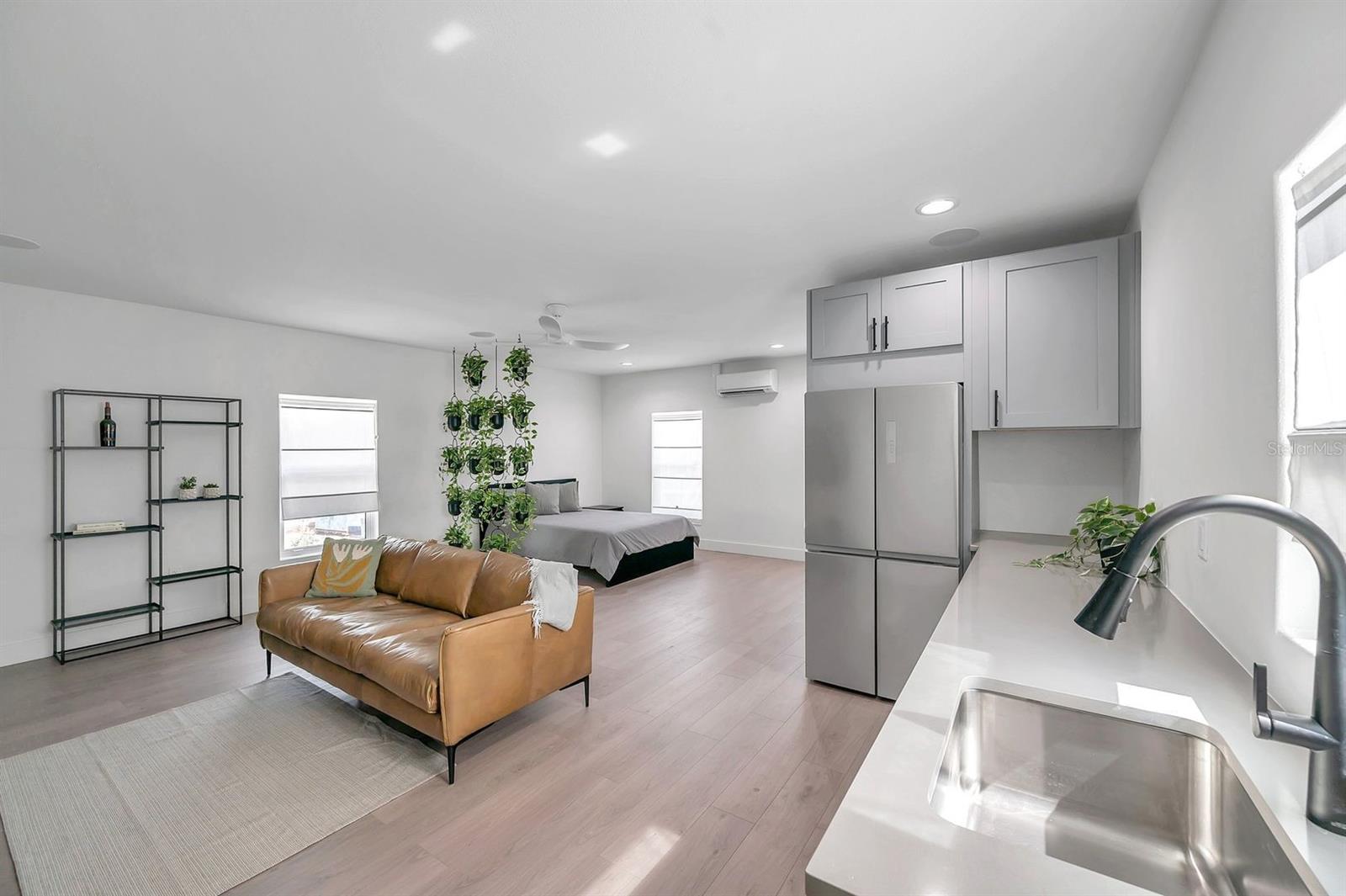 ST PETERSBURG INVESTMENT CO SUB - Residential Lease