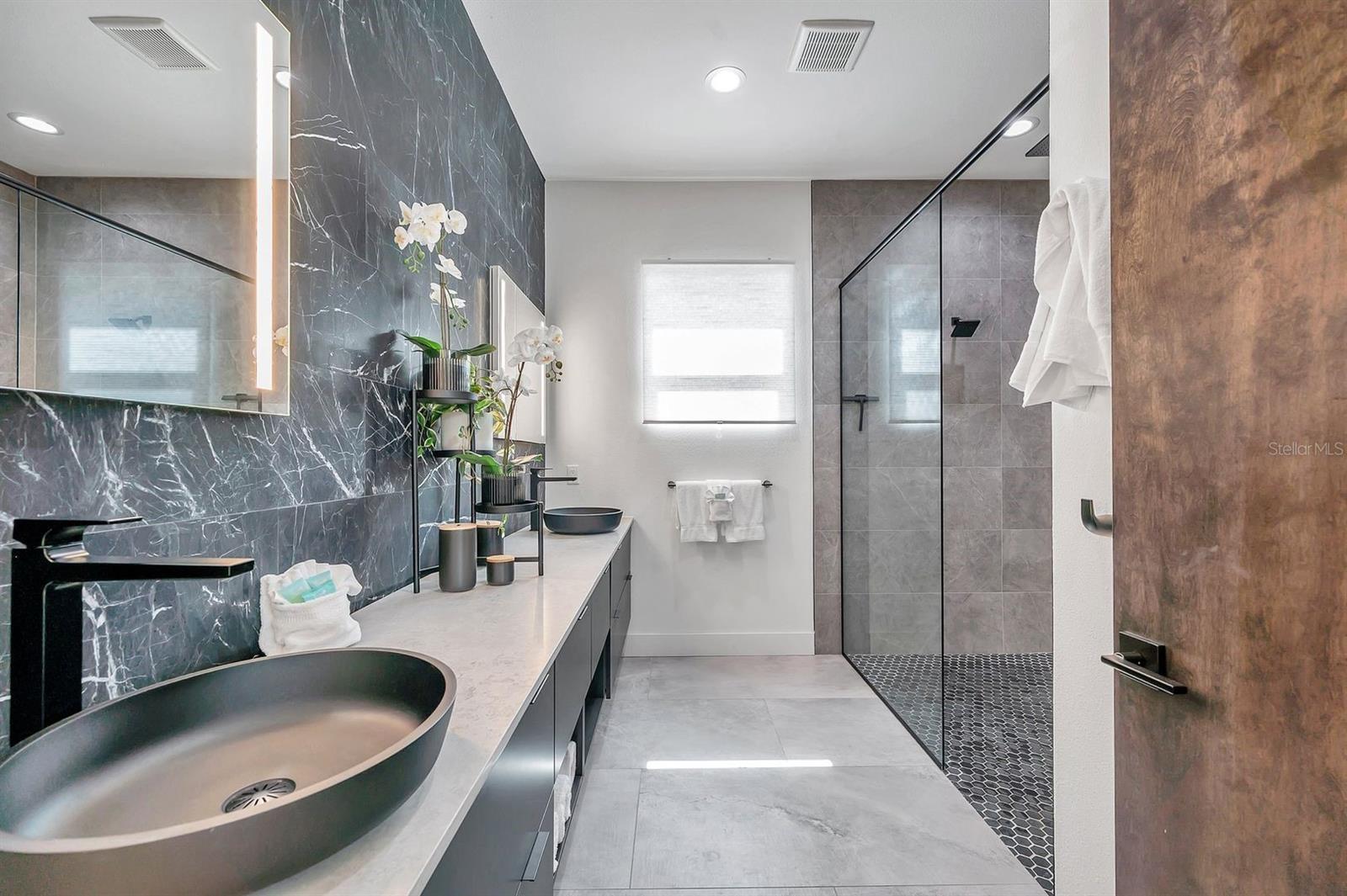 ST PETERSBURG INVESTMENT CO SUB - Residential Lease