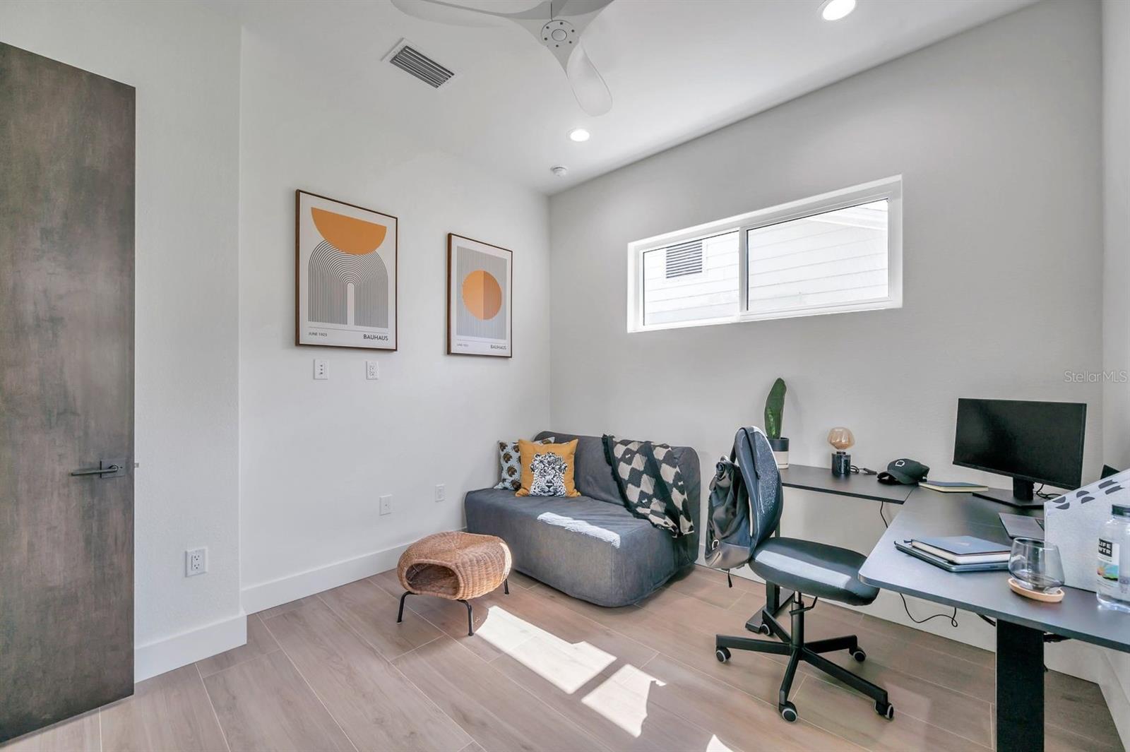 ST PETERSBURG INVESTMENT CO SUB - Residential Lease