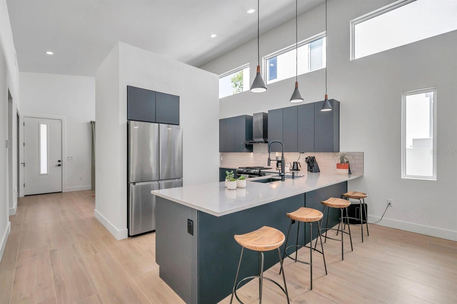 ST PETERSBURG INVESTMENT CO SUB - Residential Lease