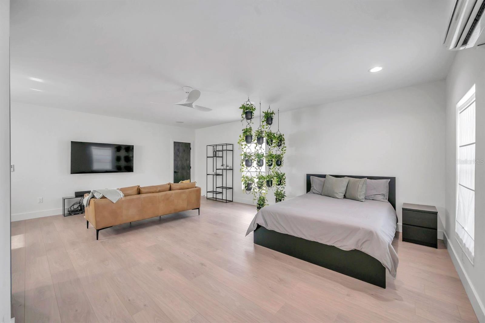 ST PETERSBURG INVESTMENT CO SUB - Residential Lease