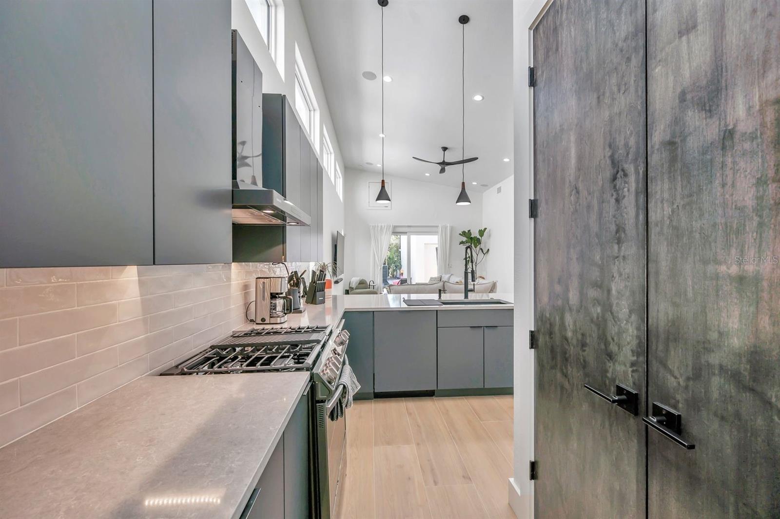 ST PETERSBURG INVESTMENT CO SUB - Residential Lease