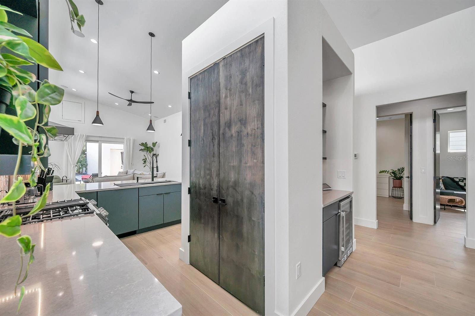 ST PETERSBURG INVESTMENT CO SUB - Residential Lease