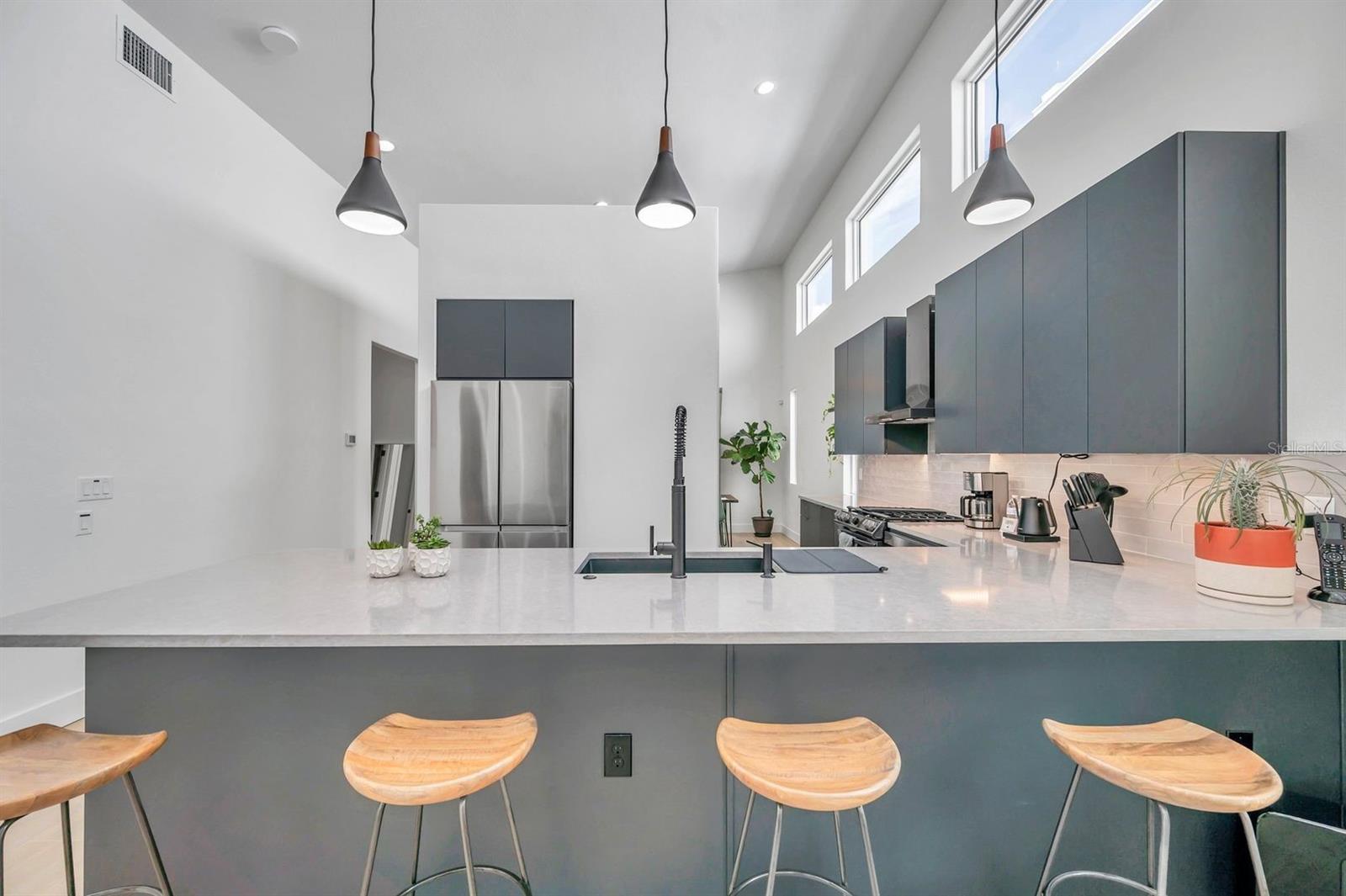 ST PETERSBURG INVESTMENT CO SUB - Residential Lease