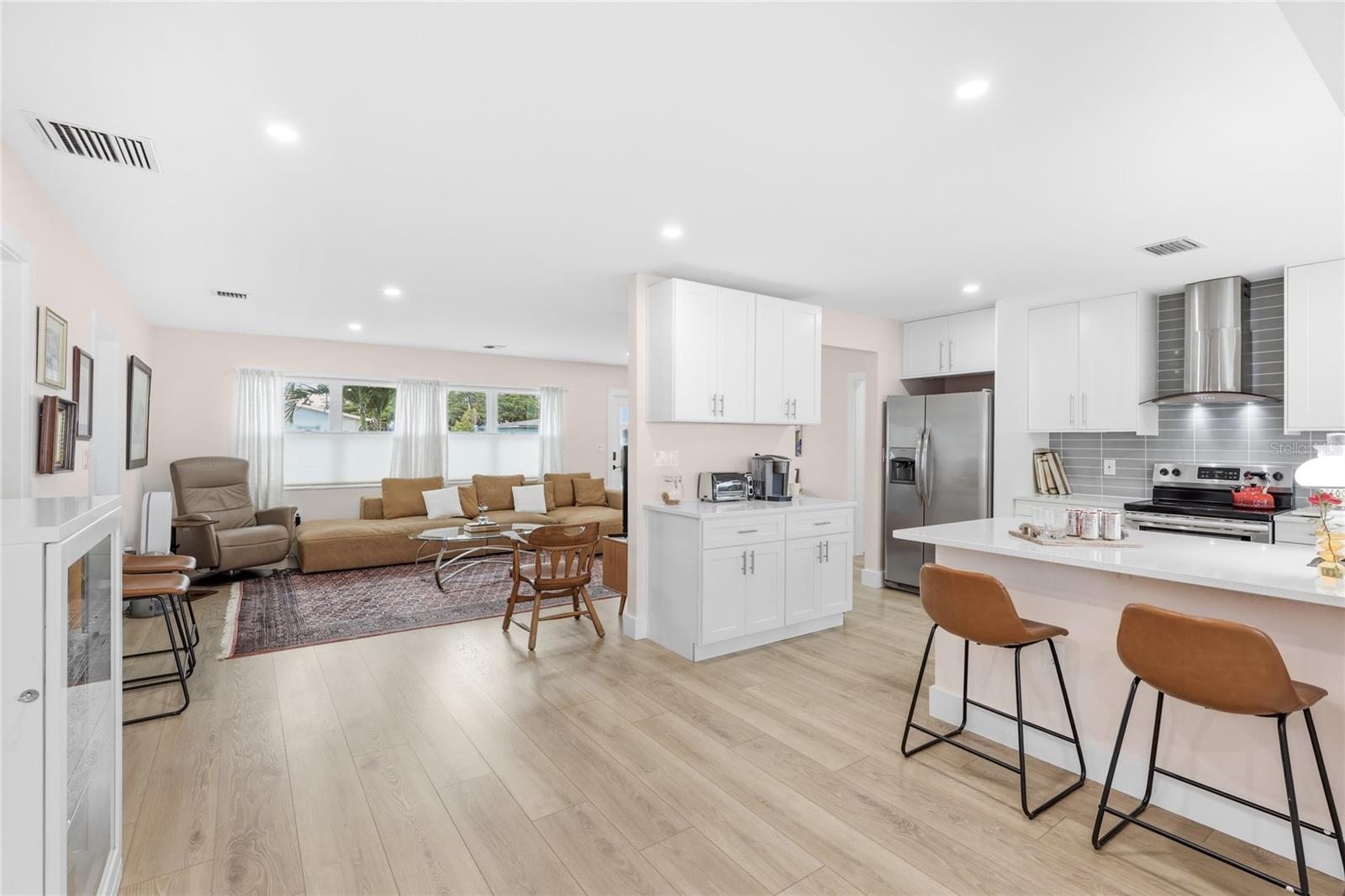 COUNTRY CLUB HEIGHTS - Residential