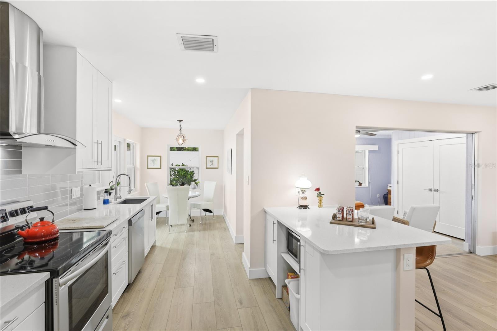 COUNTRY CLUB HEIGHTS - Residential