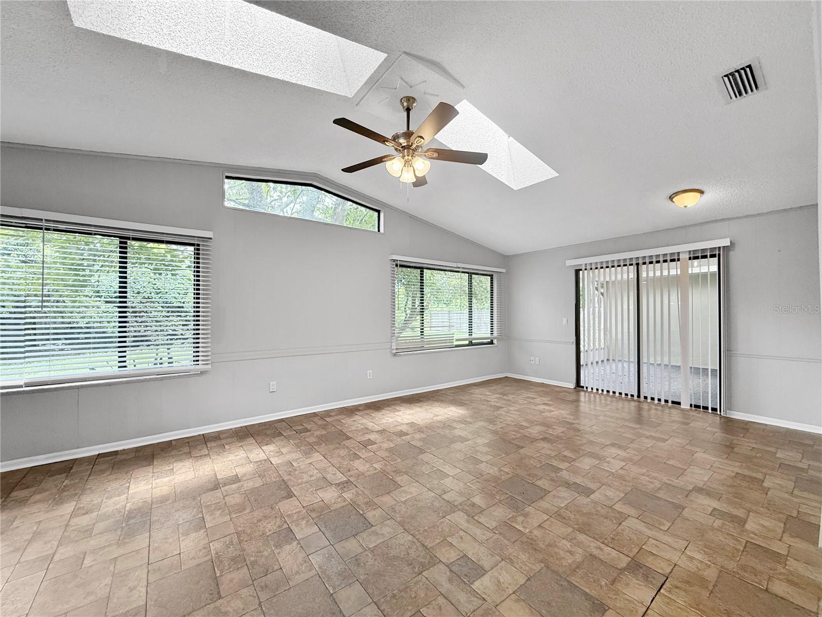 PALM COAST/BERNARD MDWS SEC 81 - Residential Lease