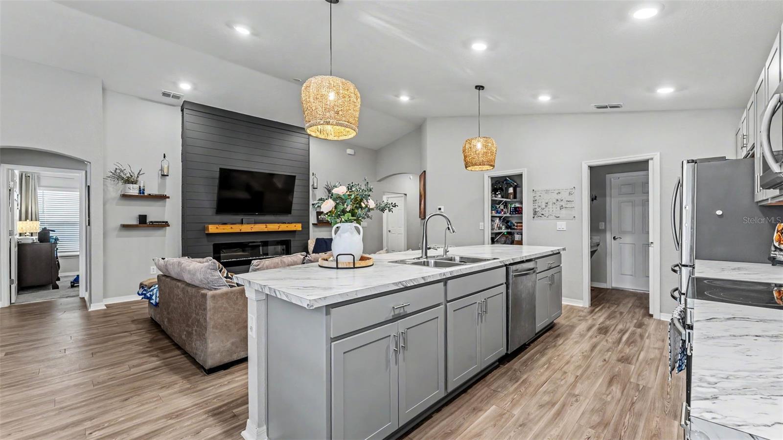 ENCLAVE/LK MYRTLE - Residential