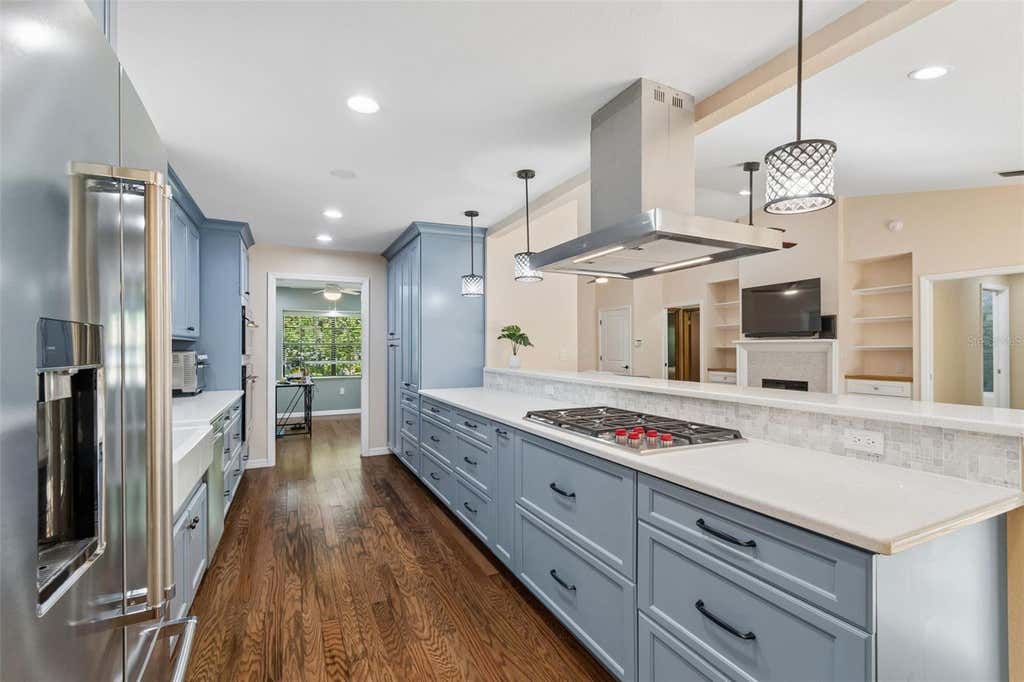 Photo of 538 Oleander Way S, St Petersburg, FL 33707 (MLS # TB8516725)