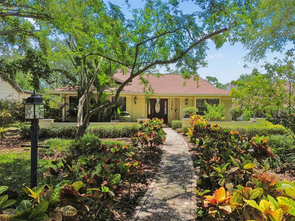 Photo of 538 Oleander Way S, St Petersburg, FL 33707 (MLS # TB8516725)