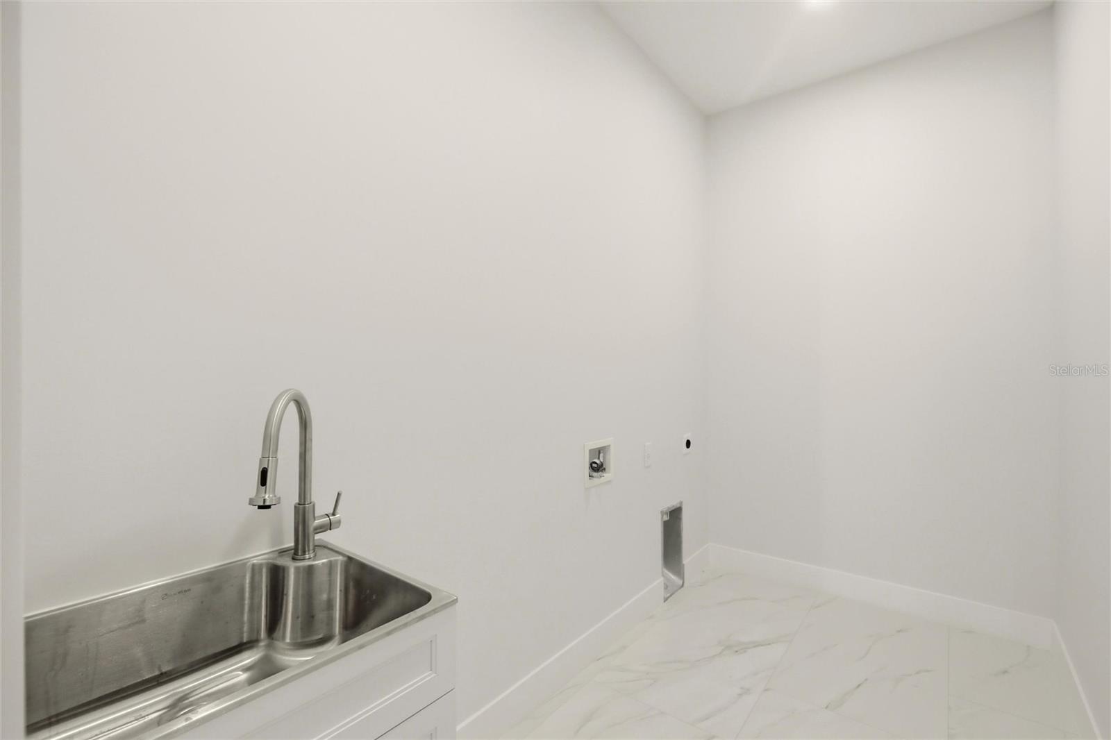 ROTONDA WEST LONG MEADOW - Residential