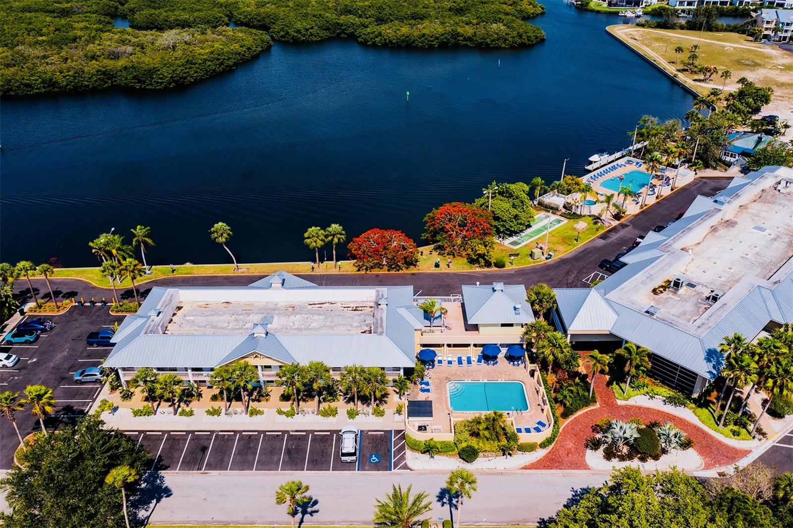 ISLAND RESORT AT MARINERS CLUB - Residential