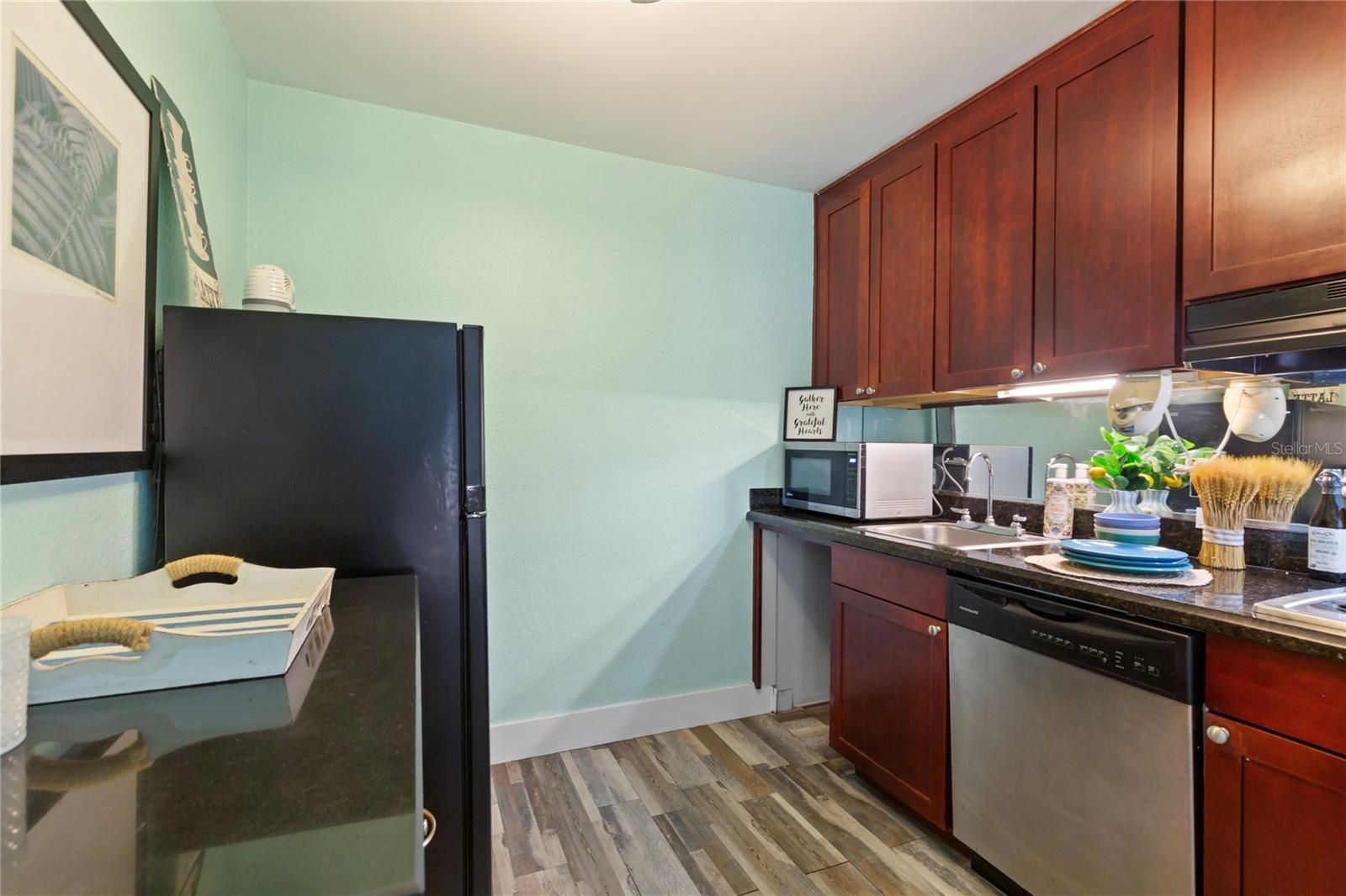 ISLAND RESORT AT MARINERS CLUB - Residential