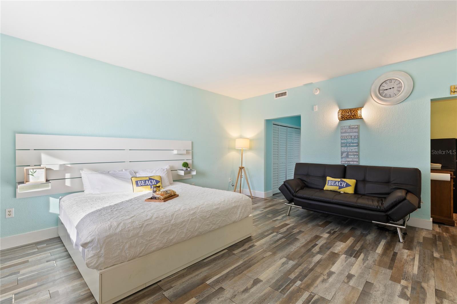 ISLAND RESORT AT MARINERS CLUB - Residential