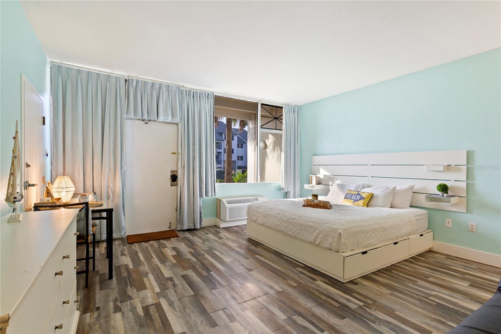 ISLAND RESORT AT MARINERS CLUB - Residential